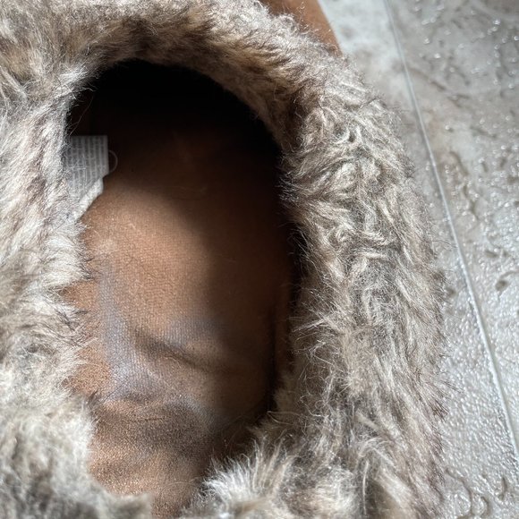 Slippers - Picture 3 of 4